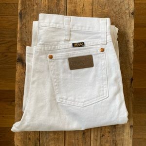 Vintage Wrangler high-waisted white Denim jeans 30”x 34”. Excellent Condition!